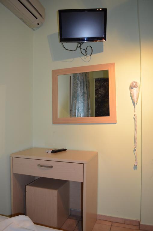 Fontana Rooms Мітіліні Номер фото