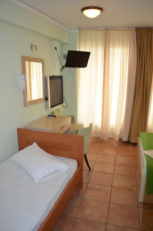 Fontana Rooms Мітіліні Номер фото